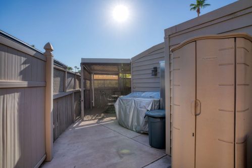 70 Santa Monica St, Palm Springs CA  92264-5257 exterior