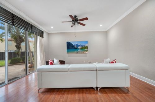 3163 176 Ter, Hollywood FL 33029-5608 exterior