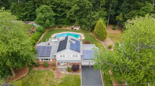 15 Rita Dr, Greystone Park, NJ 07950-3129