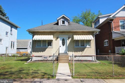 943 11th Ave, Prospect Park, PA 19076-2121