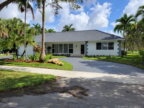 7041 Torphin Pl, Hialeah, FL 33014-6533
