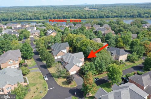 43530 Butler Pl, Leesburg VA 20176-7428 exterior