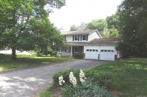 22 Concord Rd, Fishkill NY 12524-1403 exterior