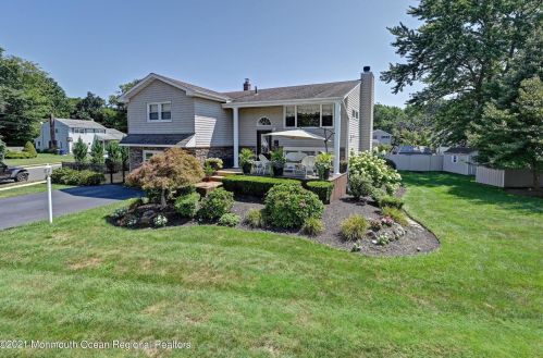 18 Eisele Ave, Tinton Falls, NJ 07712-4174