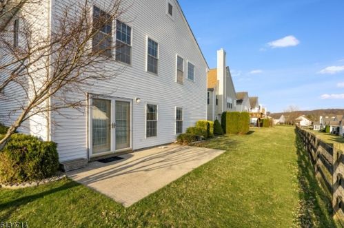 65 Kensington Cir, Belvidere NJ  07823-1700 exterior