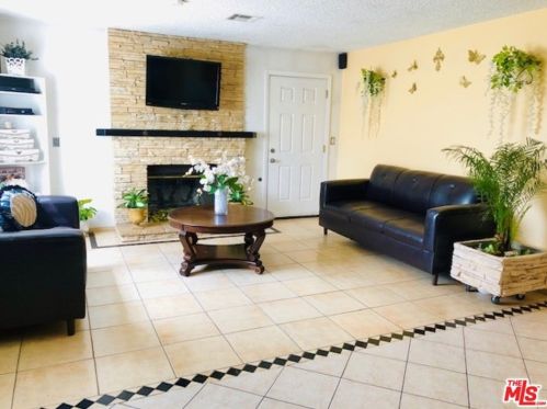 1043 Herzel Ave, Lancaster, CA 93535-4391