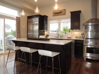 2268 City View Dr, Cleveland OH  44113-4546 exterior
