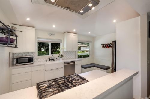2514 Spring Creek Dr, Santa Rosa, CA 95405-6923