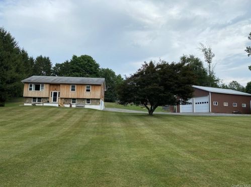 4 Winding Hills Dr, Florida, NY 10921-3017