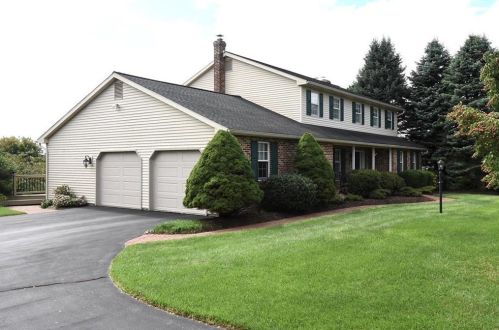 4438 Bachman Dr, Schnecksville PA  18078-2246 exterior