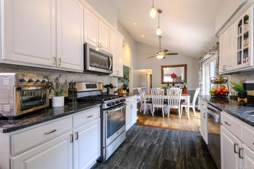 70 Mountain View Rd, Fishkill NY  12524-3209 exterior