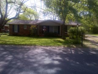 7238 Willow Creek Dr, Nashville, TN 37221-3449
