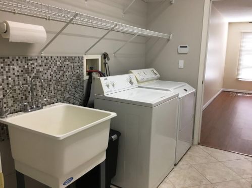 1673 Oak Park Ct, Tarpon Springs FL  34689-3891 exterior