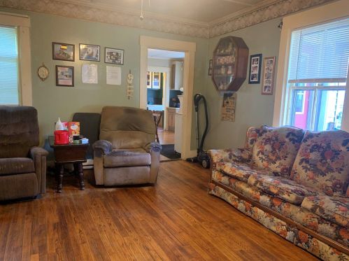 28 Chestnut St, Rochester NH  03867-2608 exterior