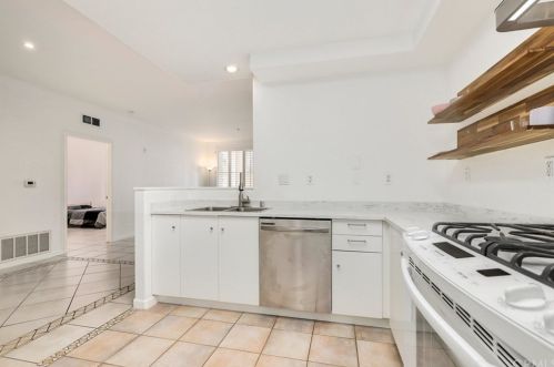 605 Solvay Aisle, Irvine CA  92606-0833 exterior