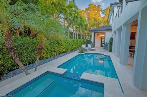 336 1st Ave, Naples FL  34102-5905 exterior
