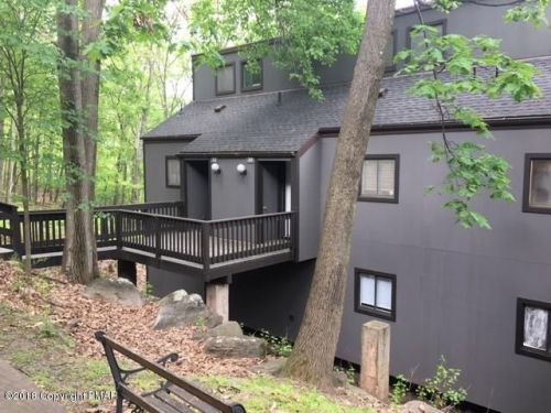 30 Middle Village Way, Tannersville, PA 18372-7722