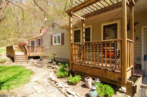 151 Knowlton Rd, Columbia, NJ 07832-2016