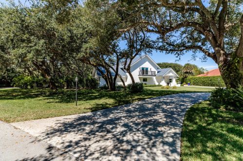 920 Holoma Dr, Vero Beach, FL 32963-3405