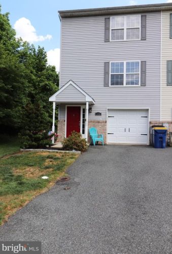 924 Solomon Pl, Delaware City, DE 19706-7719