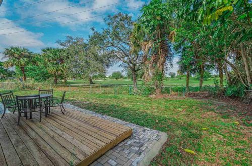 208 Southern Ave, Fort Pierce FL  34950-5433 exterior