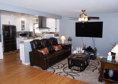108 16th St, Babylon, NY 11704-2714