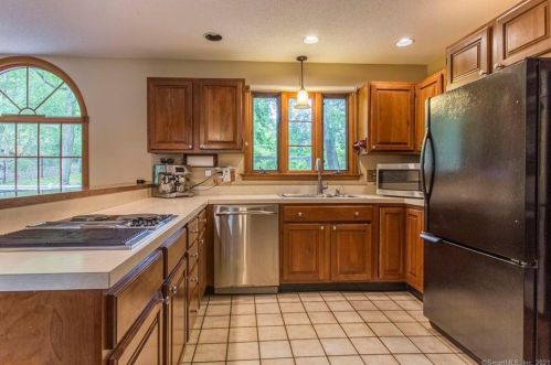 153 Kent Dr, Manchester, CT 06042-2258