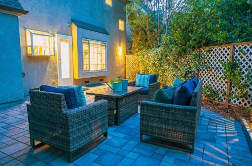 1960 San Ramon Ave, Mountain View CA  94043-2960 exterior
