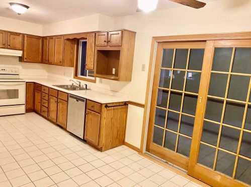 3201 Mero St, Manitowoc, WI 54220-4340
