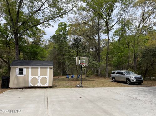 159 Middle Rd, Beaufort, SC 29907-1334