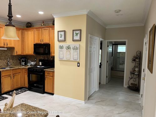 39 Riva Blvd, Bricktown NJ 08723-7983 exterior