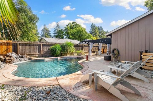 9271 Briles Ct, Elk Grove CA  95624-2451 exterior