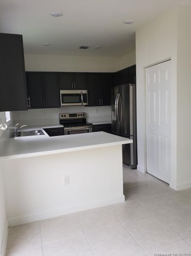 191 185th Way, Hollywood FL  33029-5432 exterior