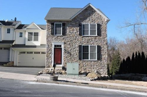 97 Highlands Blvd, Easton PA  18042-7262 exterior