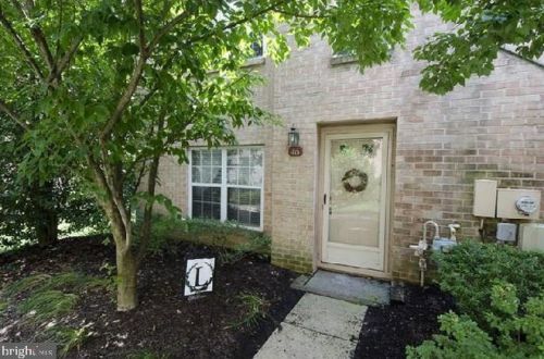 46 Rampart Dr, Wayne, PA 19087-5844