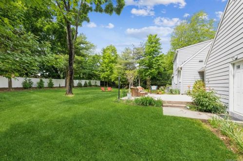 25 Cardinal Ct, West Nyack NY  10994-1031 exterior