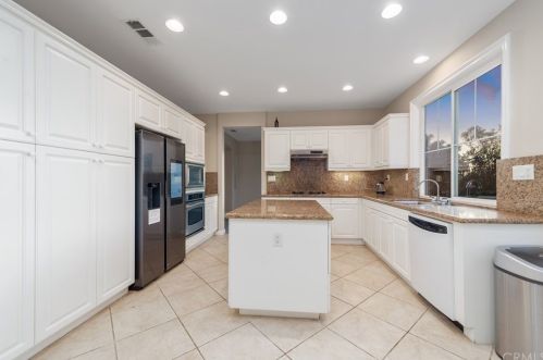 33260 Embassy Ave, Temecula CA  92592-1362 exterior