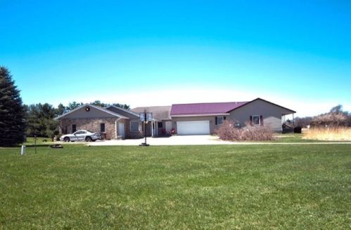 57063 County Road 35, Middlebury IN  46540-9715 exterior