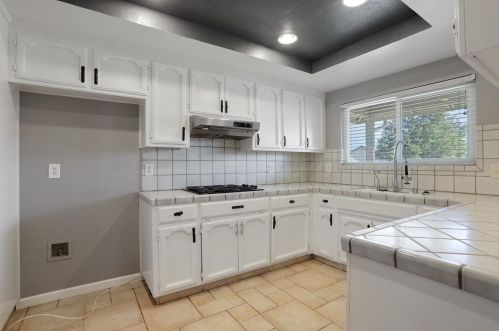 696 Tahoe St, Manteca CA  95337-6853 exterior