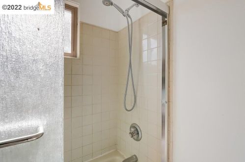 3963 Altamont Ave, Oakland CA 94605-2602 exterior