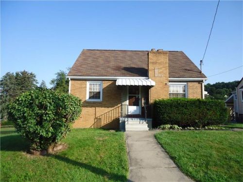 515 7th St, Jeannette, PA 15644-1375