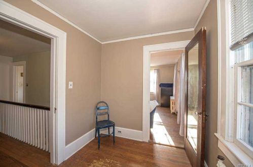 83 Thompson Ave, Babylon NY  11702-3404 exterior