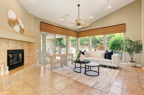 1000 Souza Dr, Folsom CA  95762-7550 exterior