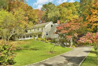 1 Hitching Post Ln, Chappaqua, NY 10514-1206