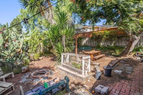 273 Hillcrest Dr, Encinitas CA 92024-1562 exterior