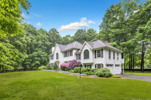 138 Adams Rd, Bridgeport, CT 06612-1402
