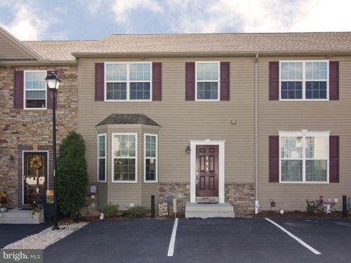 663 Sunglow Dr, Shrewsbury, PA 17361-3304