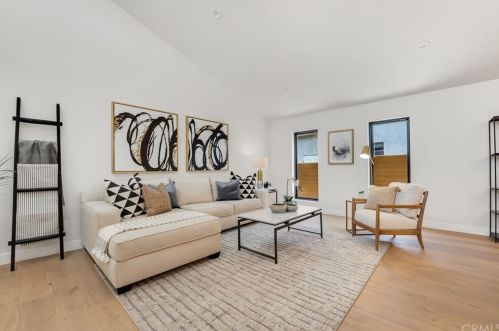 4709 Norwich Ave, Van Nuys CA  91403-2017 exterior