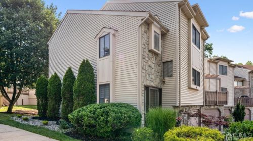 16 Azalea Ct, East Brunswick, NJ 08816-2785