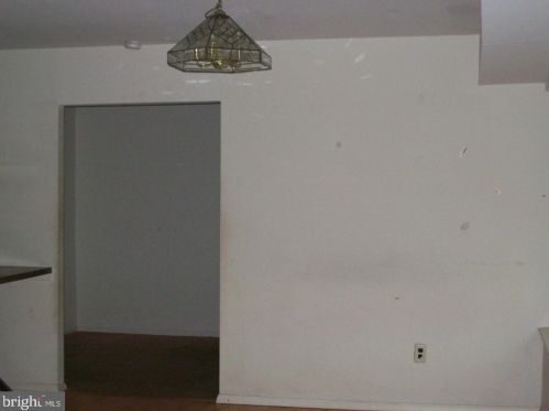 22 Fitzwatertown Rd, Willow Grove PA  19090-3043 exterior